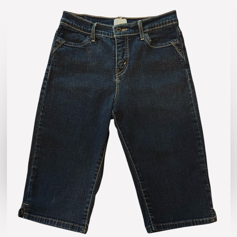 LEVI STRAUSS & CO. LEVI’S SAN FRANCISCO
512 Perfectly Slimming Denim Shorts 10
